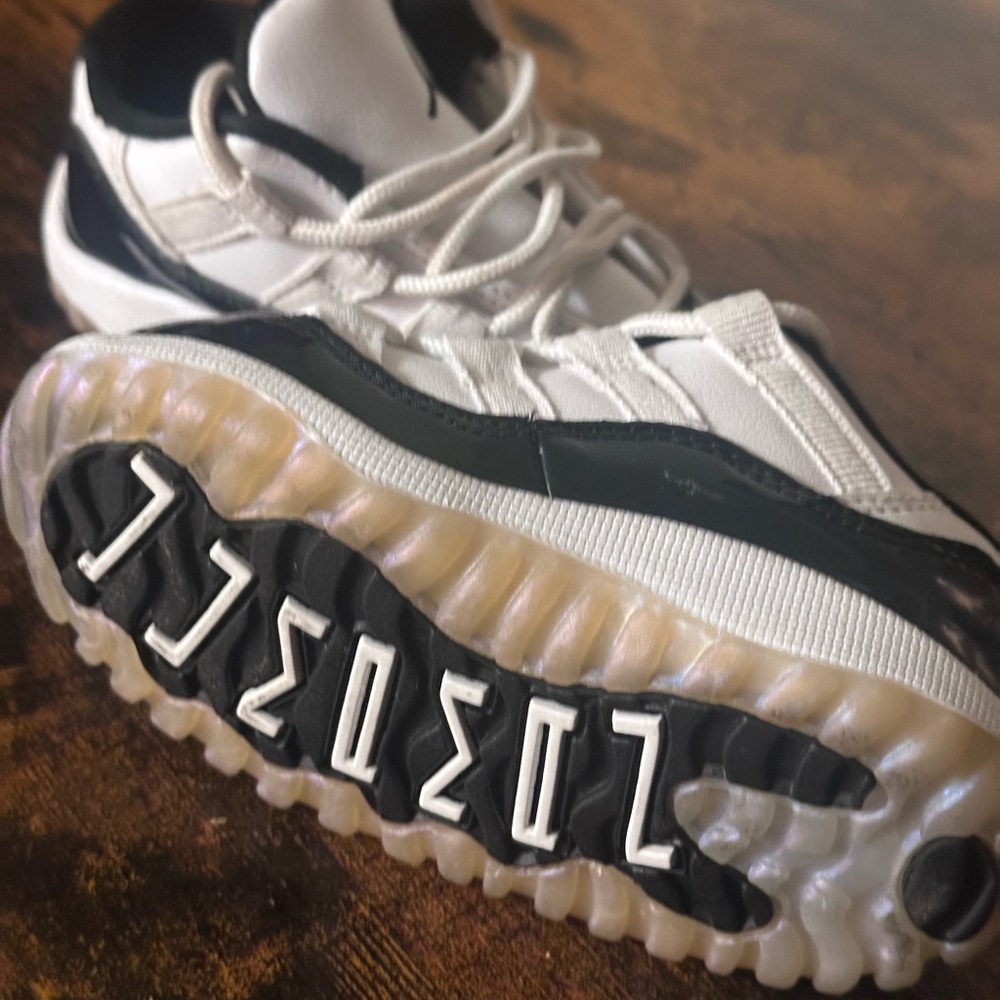 Jordan Kids Sneakers - Black and White Retros
